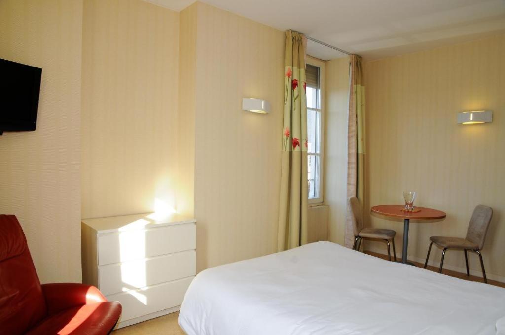 Garden & City Luxeuil Ex Le Metropole Et Les Thermes Room photo